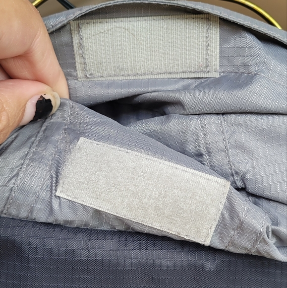 Nike Jacket w/ put-away Hood - Picture 7 of 10